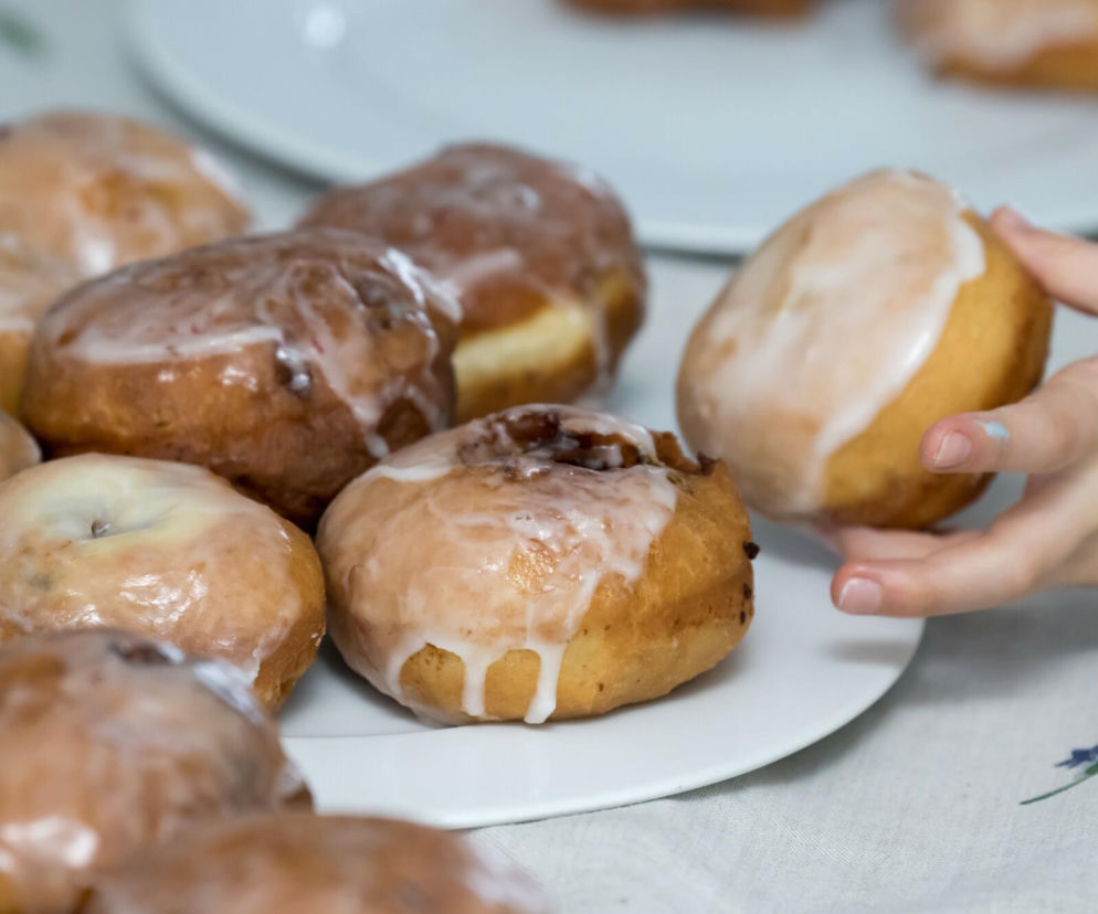 Bitwa dyskontów na tłusty czwartek. Pączki nawet za 69 groszy, ale jest haczyk. Sprawdź, gdzie kupisz najtaniej
