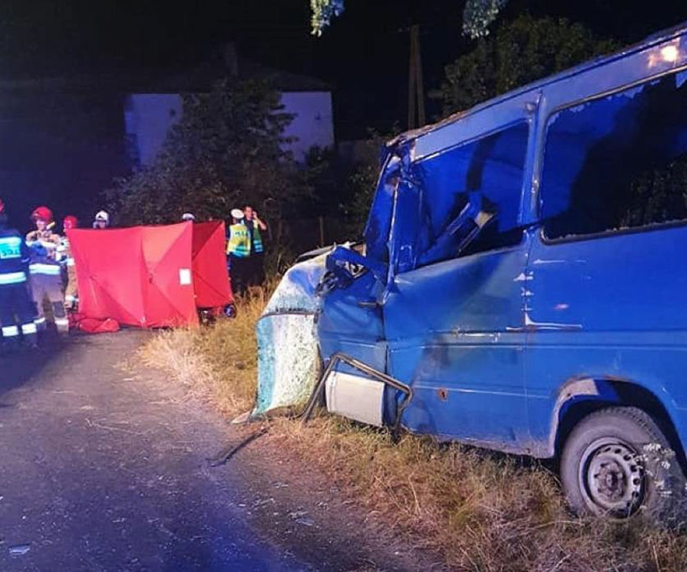 Zginął obok swojego domu. Samochód Rafała rozbił się na drzewie