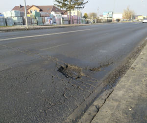 Siedleckie drogi niczym szwajcarski ser – kierowcy narzekają na stan dróg po zimie