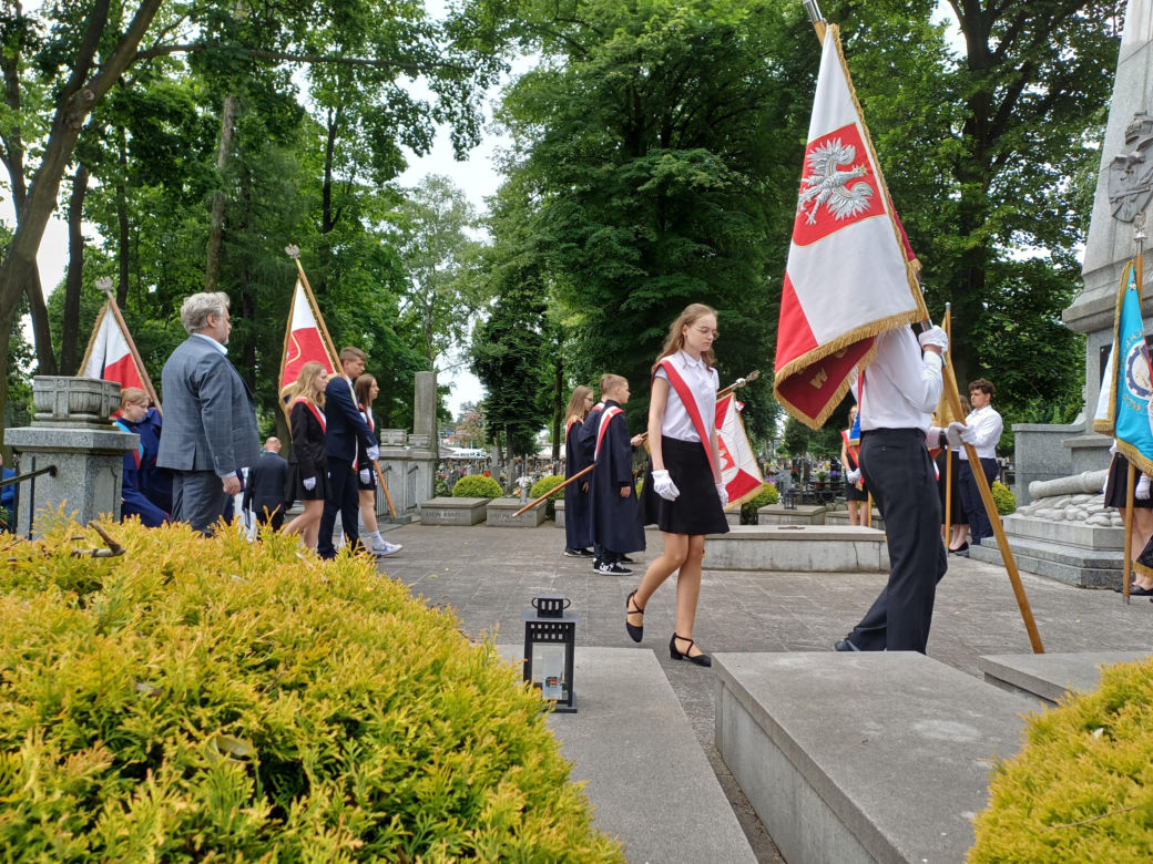 Pamięć o powstańcach żyje w Ostrzeszowie. Ulicami miasta przeszedł Marsz Pamięci [ZDJĘCIA]