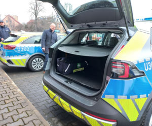 Trzy nowe radiowozy dla policji w Lesznie. Od kogo i do czego?