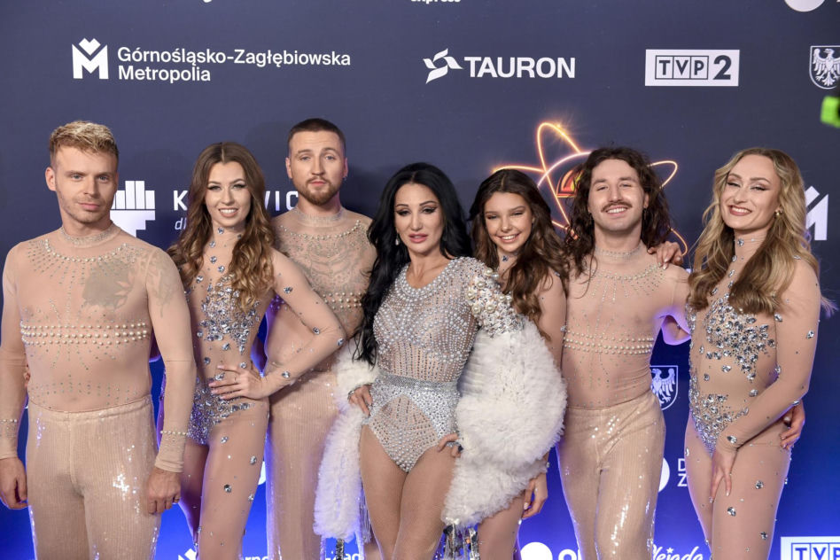 Steczkowska wygrała Sylwestra z Dwójką boskim ciałem i piórami