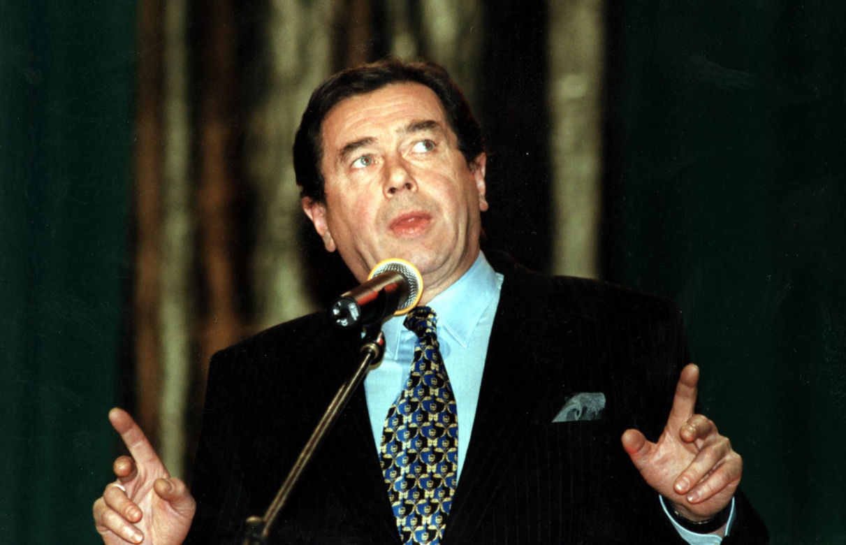 Niegdyś bożyszcze tłumów jako Janek Kos. Tak przez lata zmieniał się legendarny aktor Janusz Gajos