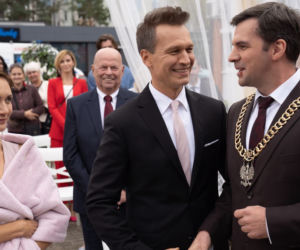 Na dobre i na złe, odcinek 721. Falkowicz (Michał Żebrowski), Kasia (Ilona Ostrowska), Tretter (Piotr Garlicki)