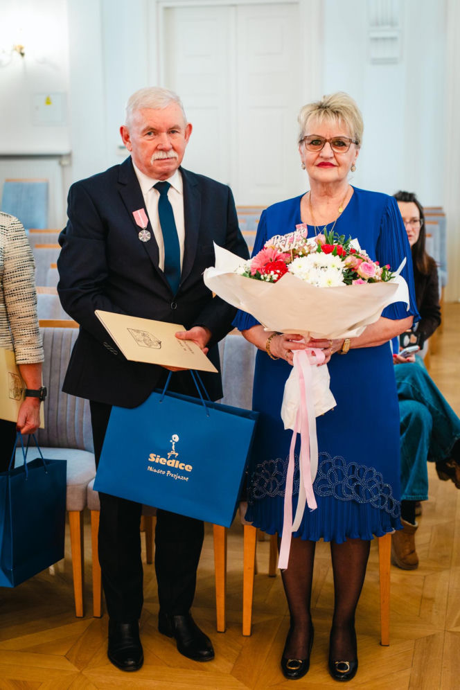 Złoty Gody par małżeńskich w Siedlcach - wręczenie pamiątkowych medali