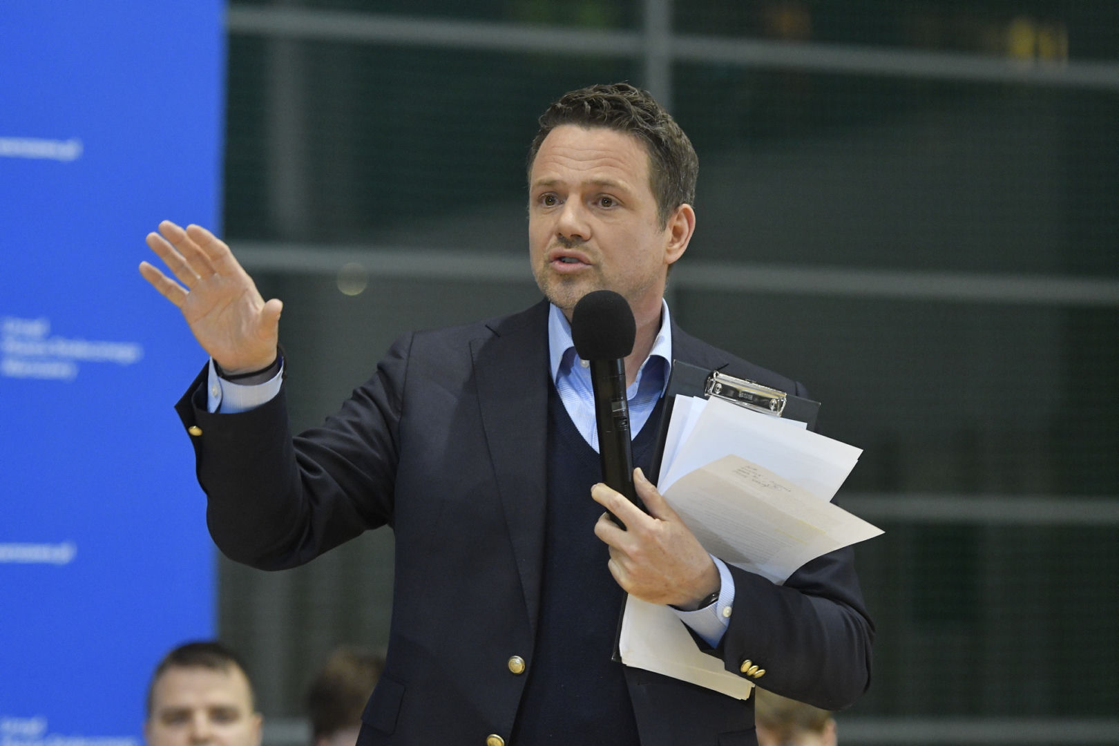 Trzaskowski ma powody do niepokoju! Chcą go odwołać. Tysiące warszawiaków już podpis…