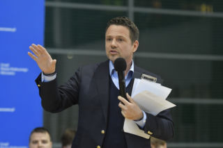 Trzaskowski ma powody do niepokoju! Chcą go odwołać. Tysiące warszawiaków już podpisały wniosek
