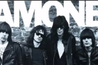 Netflix zrealizuje film o wokaliście Ramones! Wiemy kto wystąpi, kiedy premiera?