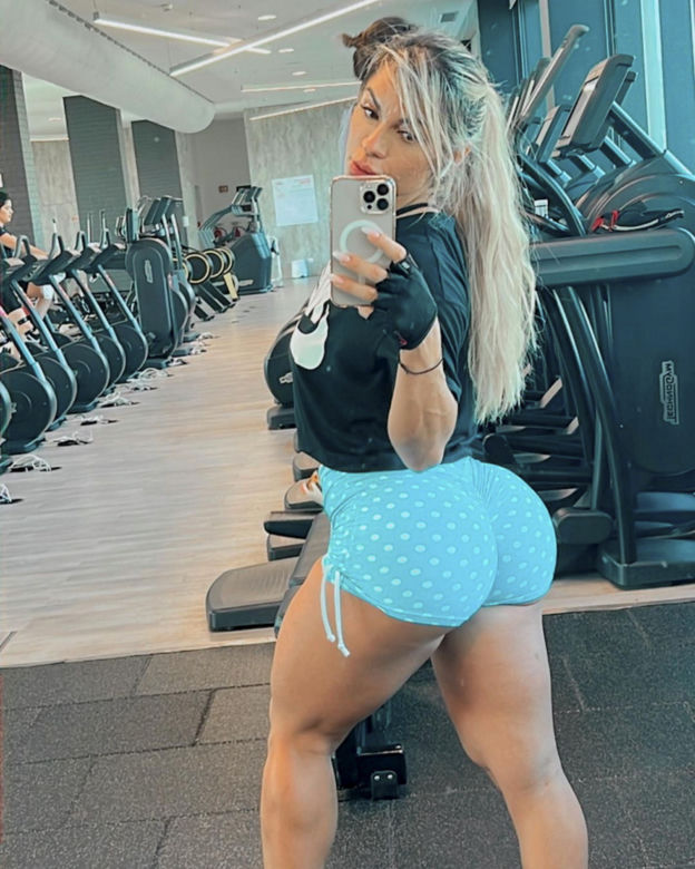 Miss BumBum prześwietliła sobie pupę! "To jest mój dowod"