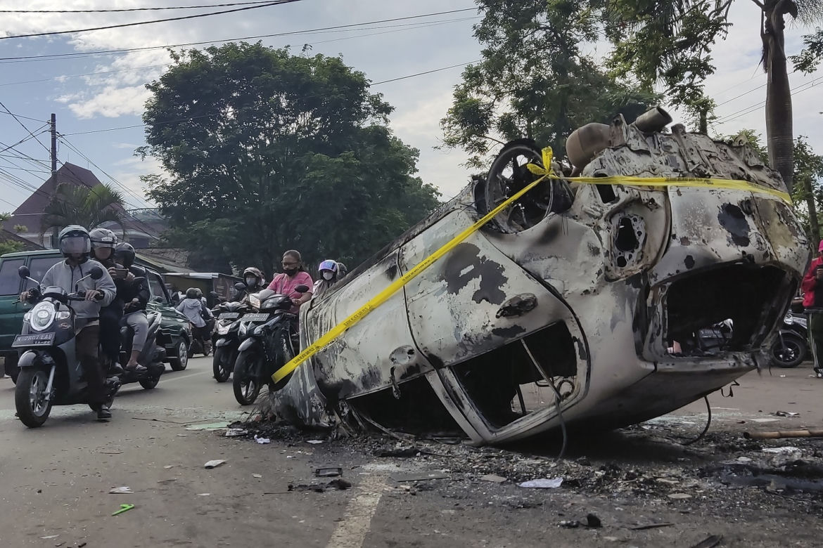 Indonezja. 130 osób nie żyje, wielu rannych. Dantejskie sceny na meczu