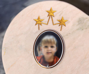 Grób małej Zuzi, którą zabiła matka