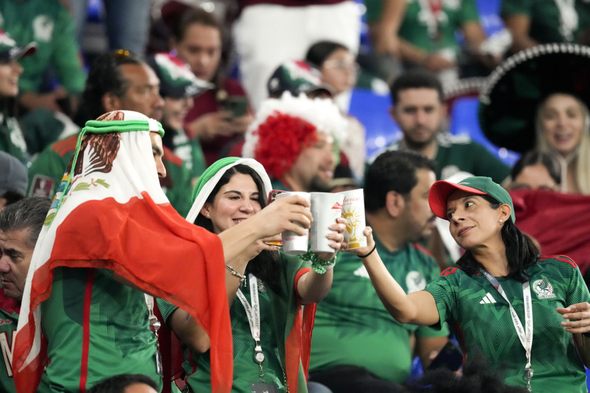 Piękne fanki i przystojni kibice podczas Polska - Meksyk
