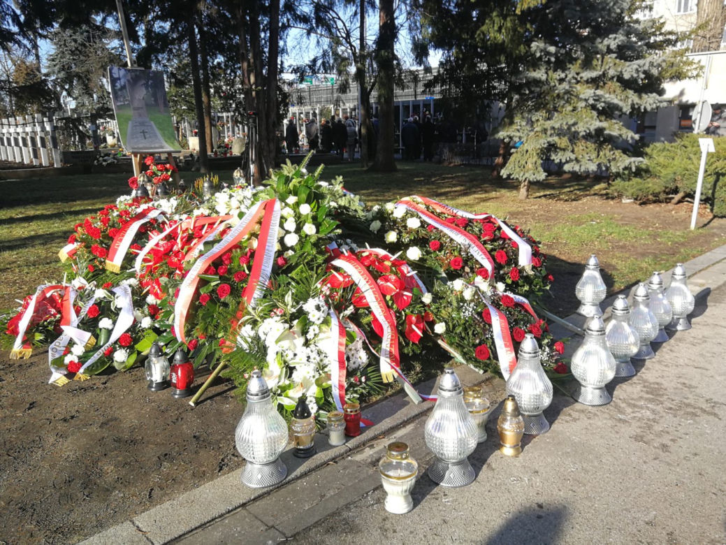 Grób Jana Olszewskiego w 1. rocznicę śmierci