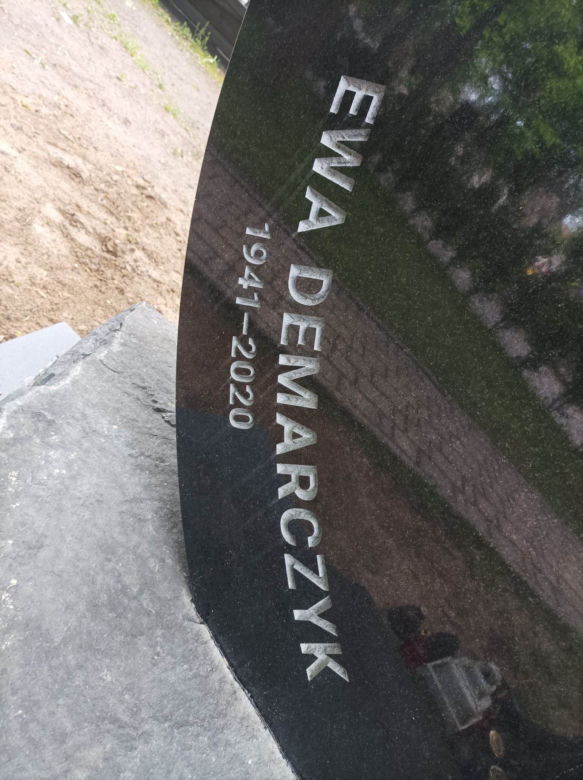 Grób Ewy Demarczyk