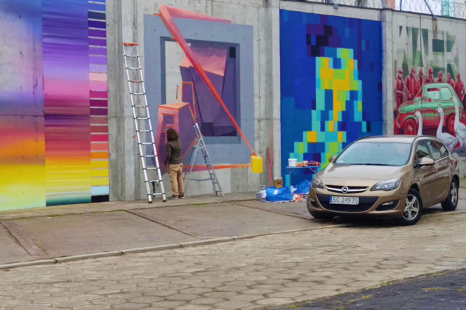 Street-art na murach aresztu