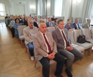 Dwie lokalne inwestycje z wysokim wsparciem unijnym. Umowy na budowę wiaduktu warszawskiego w Siedlcach i rozwój bioróżnorodności w Mrozach – już podpisane!