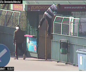 Chcieli OKRAŚĆ kiosk w ciągu dnia! Zapomnieli o jednej rzeczy