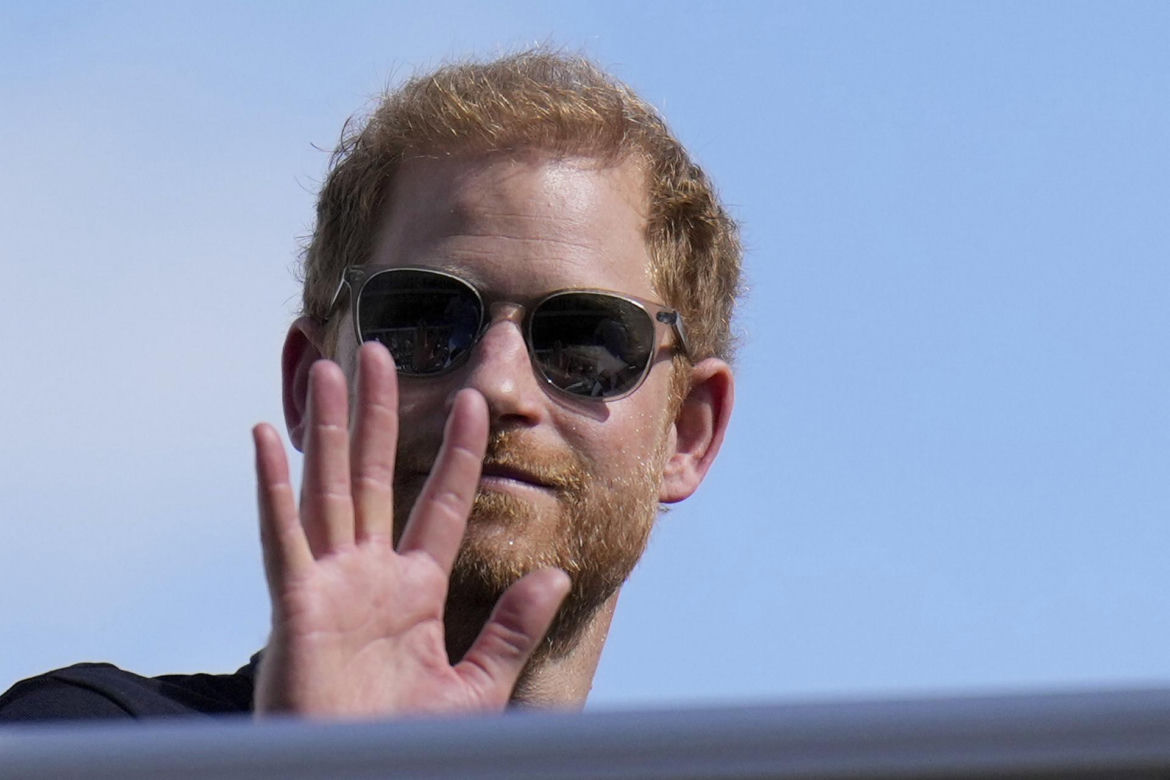 Nagie zdjęcia księcia Harry'ego na portalu porno?! "Ludzie będą zszokowani" 