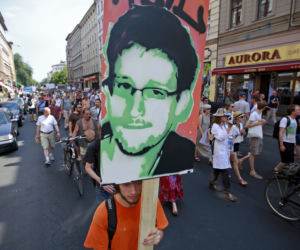 snowden (2)
