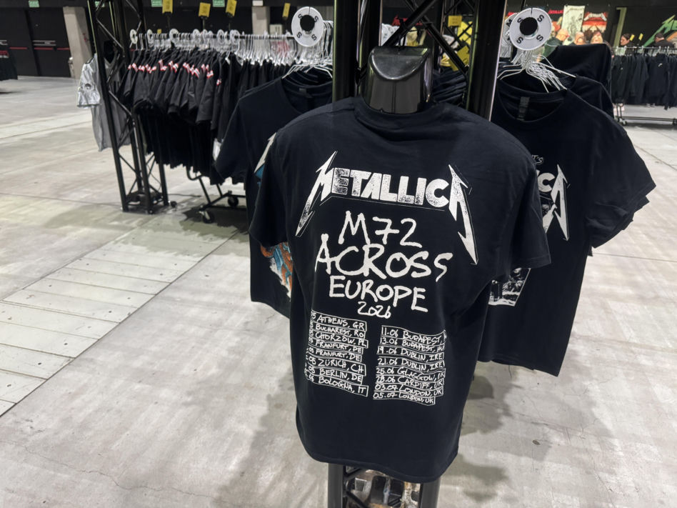 Gadżety w oficjalnym sklepie Metalliki w Katowicach