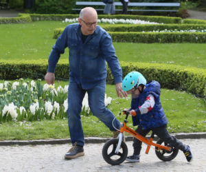 Poseł Jerzy Borowczak zabrał wnuki do Łazienek