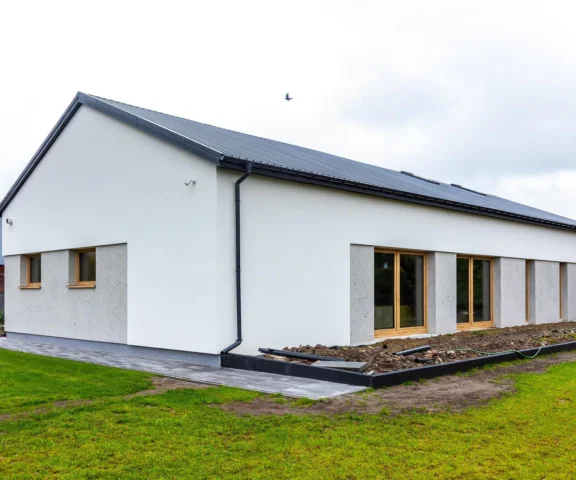 Ile kosztuje dach dwuspadowy? Cena robocizny i pokrycia dachu 