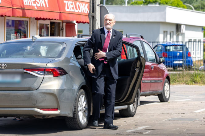 Poseł PiS przejechał 10 km po karmę dla kota