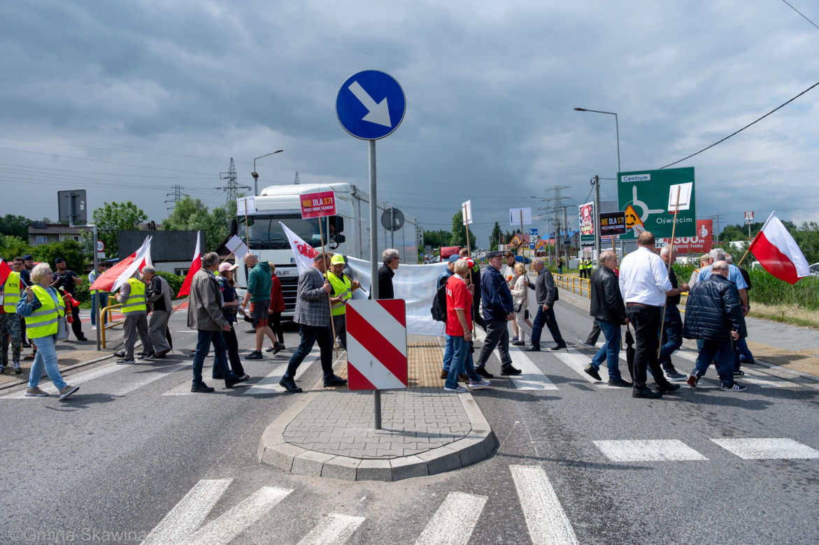 Mieszkańcy Skawiny wyszli na ulicę przeciwko przebiegowi S7 przez gminę