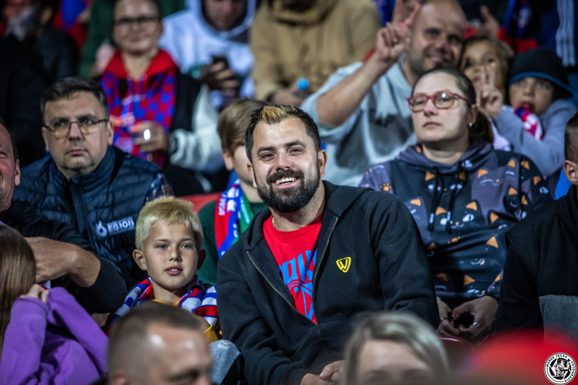 Kibice na meczu Raków Częstochowa - Aris