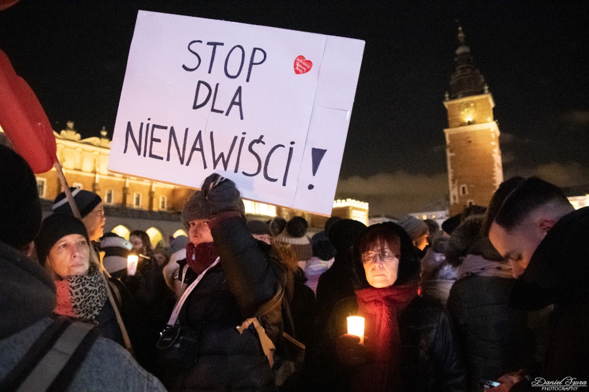 Kraków solidarny z Gdańskiem. Tłumy na marszu milczenia [ZDJĘCIA]