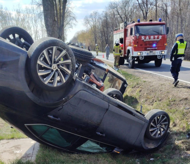 3 promile, sądowe zakazy, cofnięte uprawnienia. A kierowca ciągnika i tak ruszył w drogę!