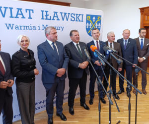 Podpisanie umów na przebudowy skrzyżowań na DK 15 w Sampławie i DK 16 w Lubajnach, Starych Jabłonkach i Zawadach Małych