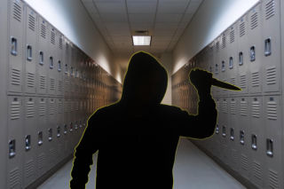 Nastolatkowie chwytają za noże i toporki. Psycholog wyjaśnia przyczyny agresji w szkołach