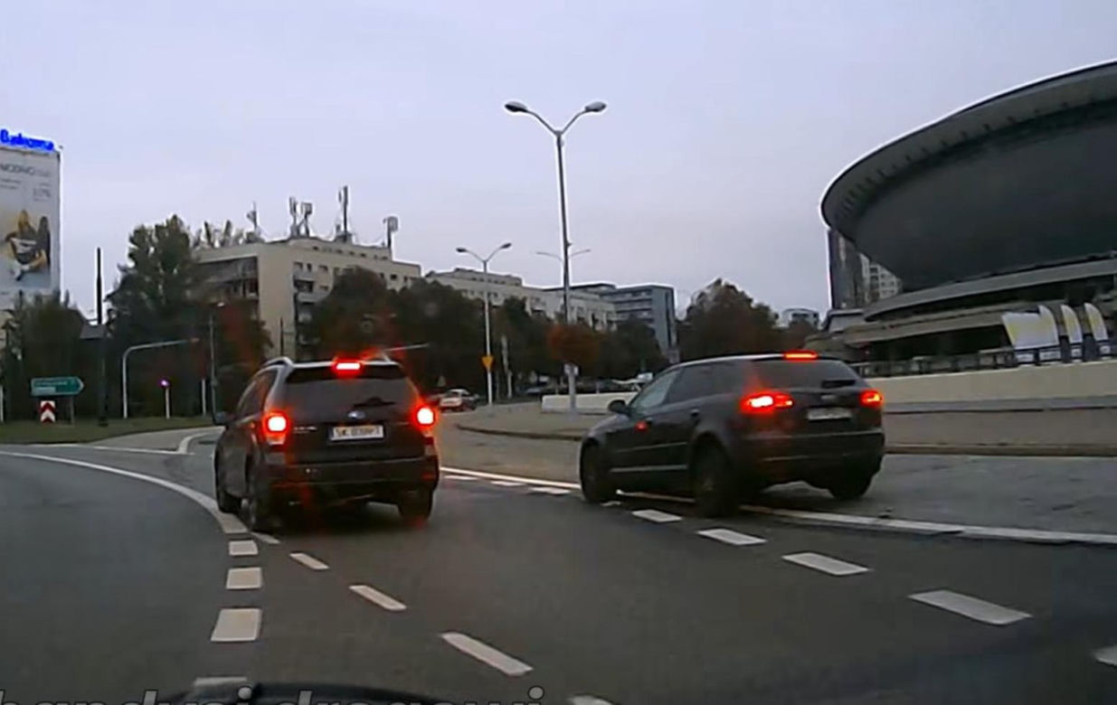 Niebezpieczny rajd kierowcy na rondzie w Katowicach