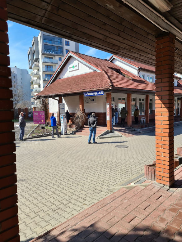 Gigantyczne kolejki do testów na koronawirusa w Warszawie. System tego nie wytrzyma?