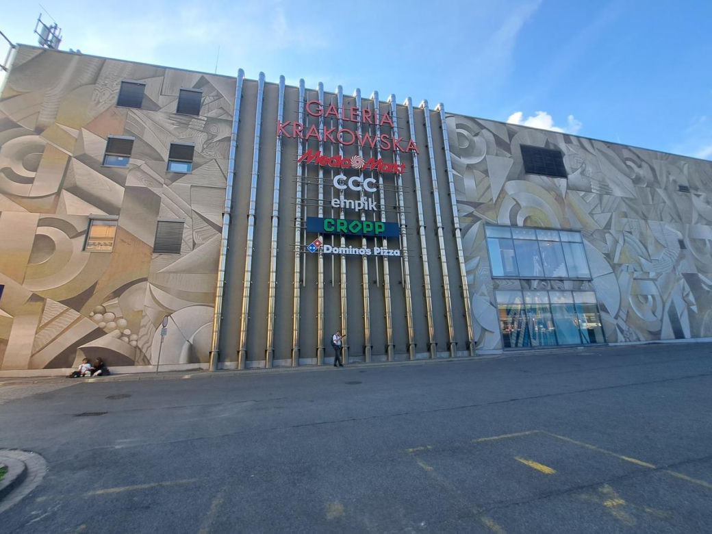 Mural na budynku Galerii Krakowskiej