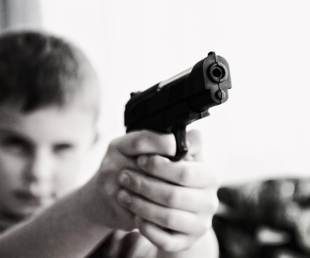 Groźny wypadek w czasie zabawy na Podlasiu. Ośmiolatek postrzelił swoją koleżankę