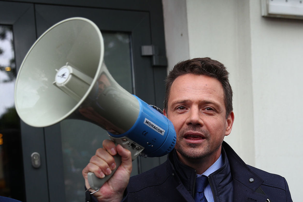 Trzaskowski zjada Hołownię!