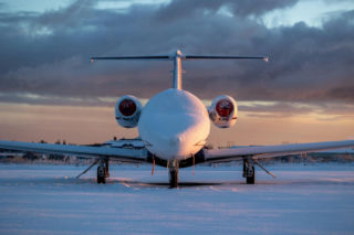 Zima paraliżuje Europę. Tysiące pasażerów uwięzionych na lotniskach, odwołane loty i chaos