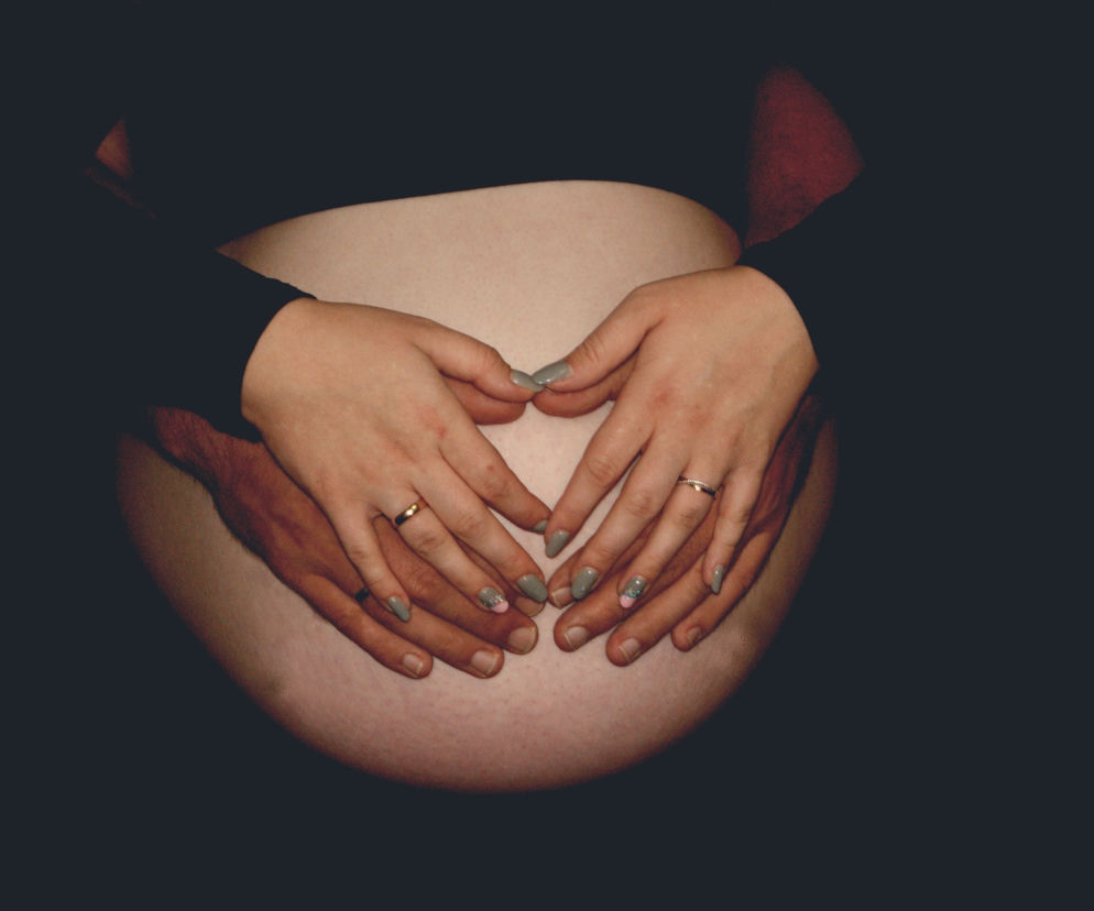 Tarnów. Szpital św. Łukasza WZNAWIA przyjmowanie porodów! Zakażona mama urodziła bliźnięta
