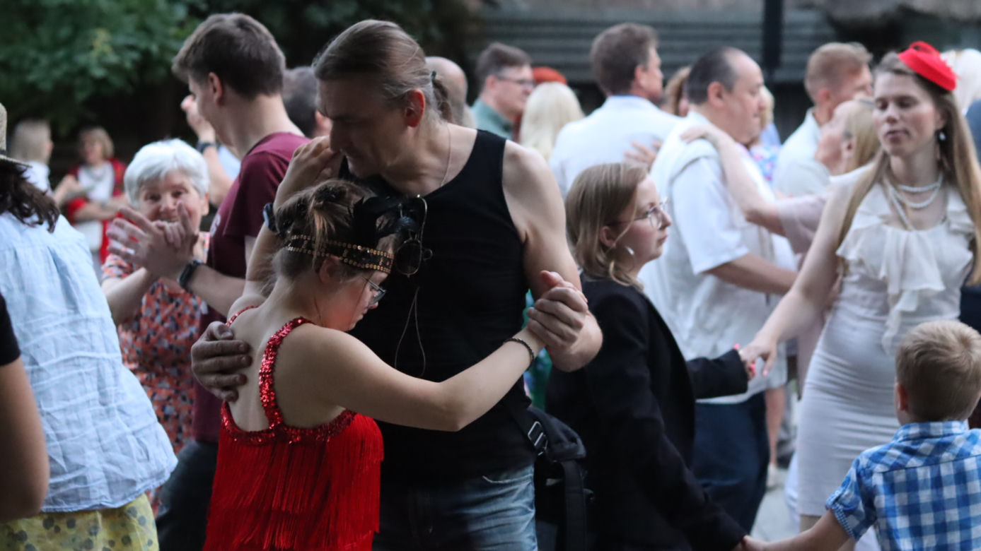 Wszyscy ruszyli do zabawy! Tak wyglądała potańcówka w lubelskim skansenie!