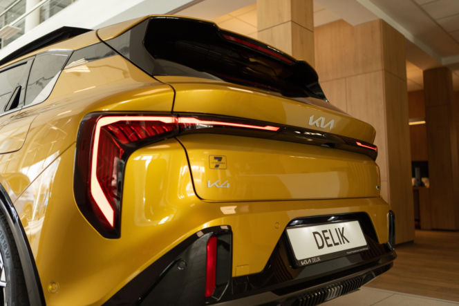 DELIK – DEALER ROKU 2025 POLECA – NAJNOWSZA KIA K4!