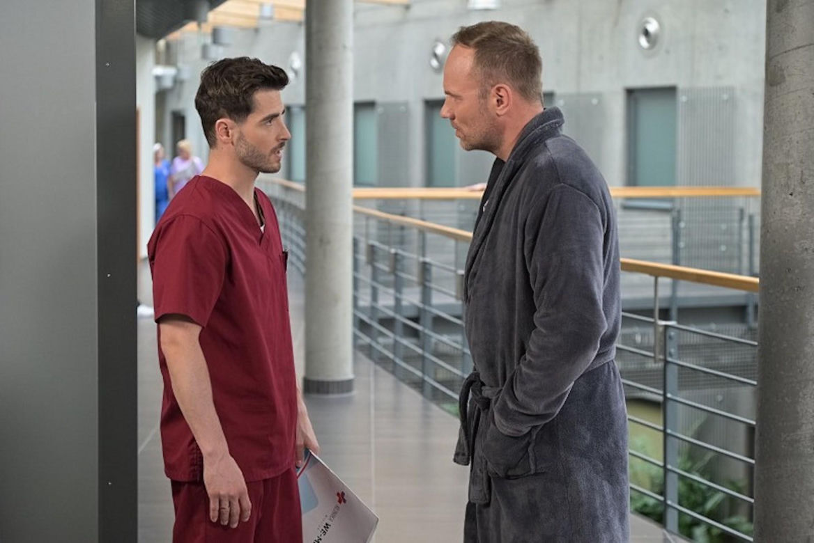 Pierwsza miłość, odcinek 4076. Kacper (Damian Kulec), Janek (Maciej Mikołajczyk)