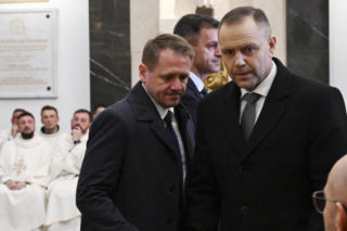 Karol Nawrocki na pogrzebie Jacka Magiery