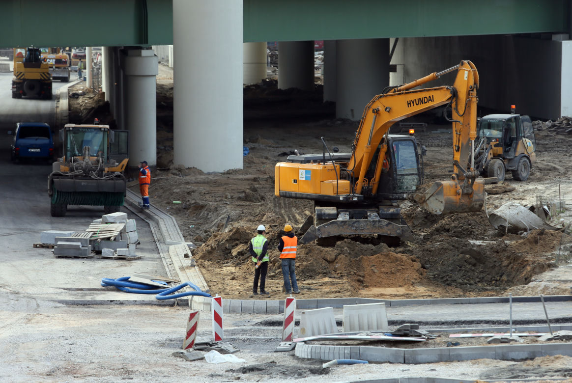 Sklep meblowy. Droga w budowie (5)