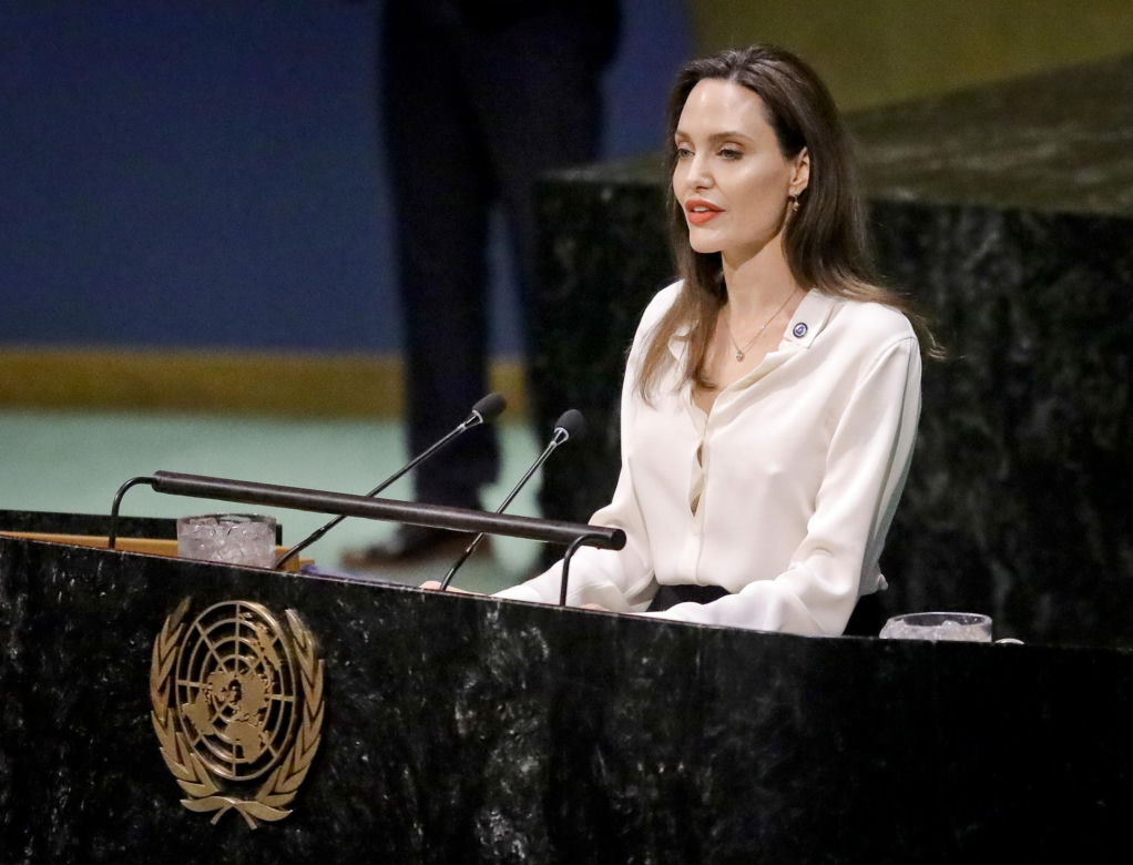 Angelina Jolie poderwała 26-latka! 48-latka przyłapana na randce