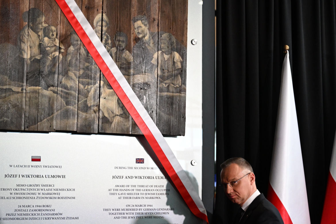 Andrzej Duda nadał Portowi Lotniczemu „Rzeszów-Jasionka” imię na część rodziny Ulmów