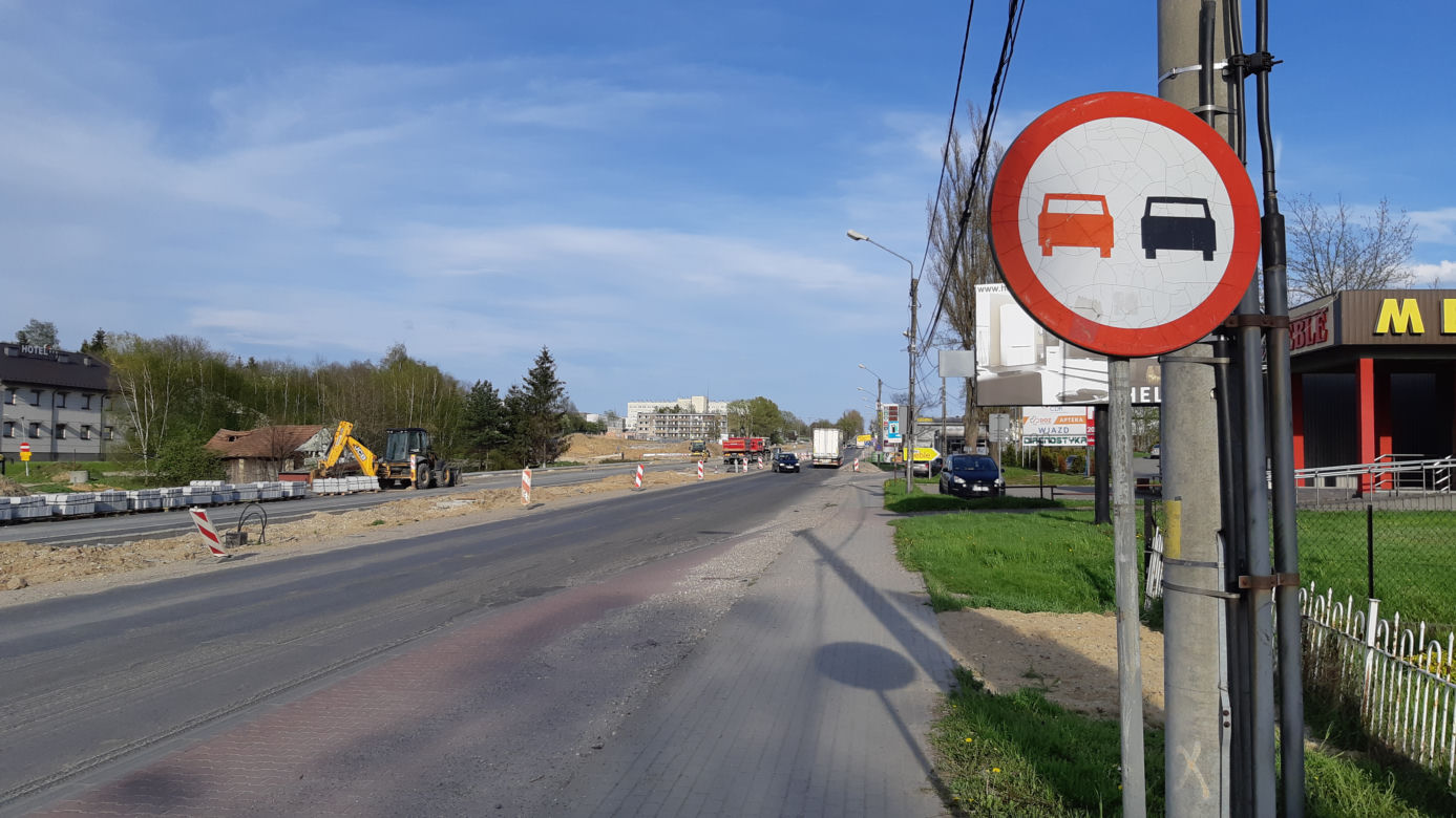 Widać już połowę ronda! Mamy najnowsze zdjęcia z przebudowy ulicy Lwowskiej w Tarnowie