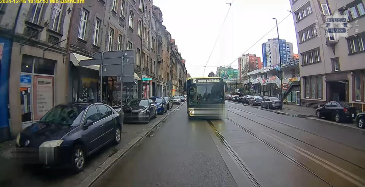 Niebezpieczny manewr kierowcy autobusu miejskiego w Zabrzu