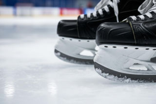 Finał hokeja na Igrzyskach 2026. Czy polityka zdominuje sport w Mediolanie?